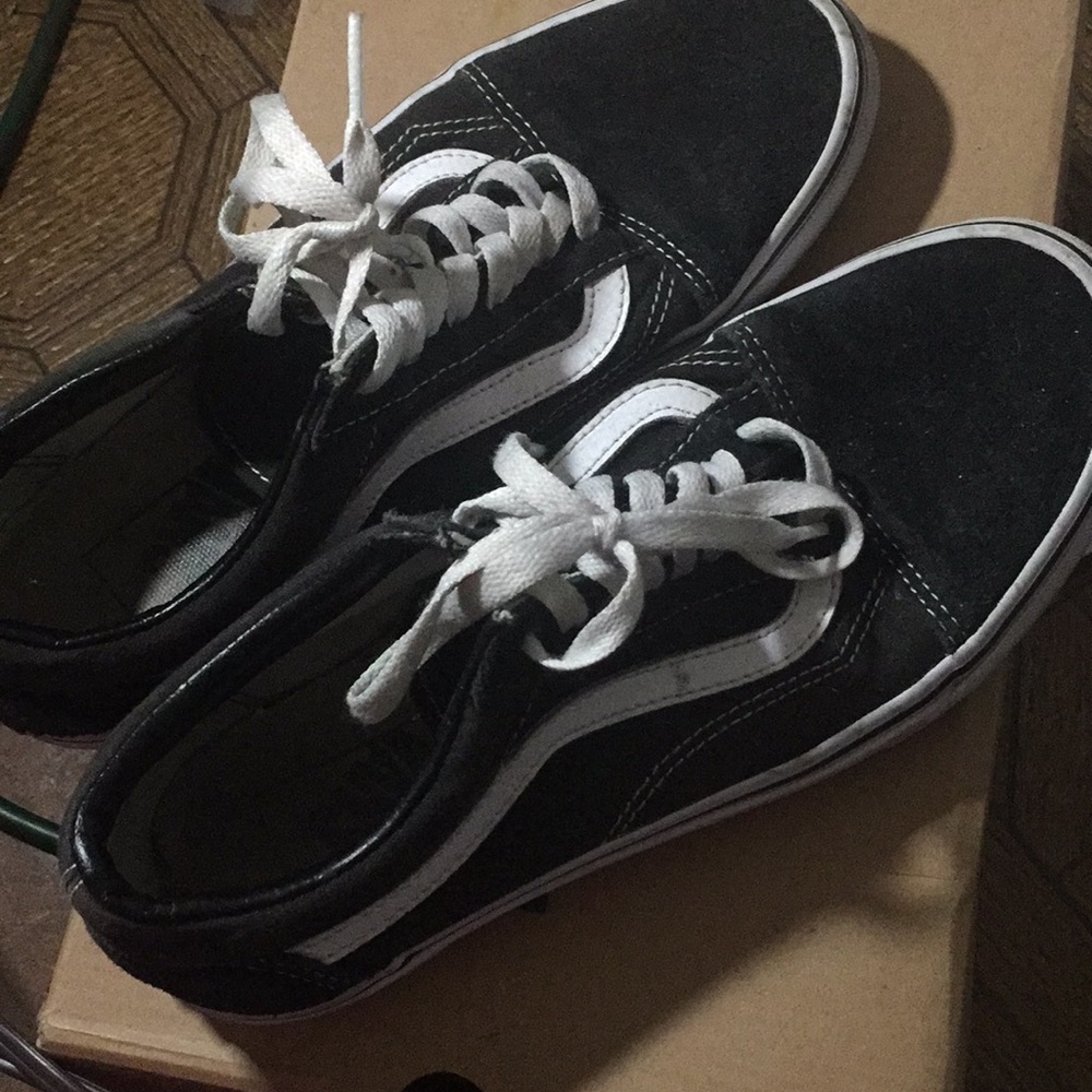 Old skool black and white vans